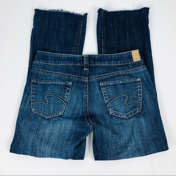 MAURICES Women’s Blue Jeans Sz 3/4 Distressed - Picture 2 of 8